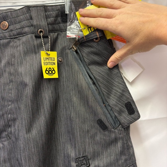 686 Times Kr3w Knuckle Insulated Pants NWT Mens Small Black Snowboard Ski Winter - Picture 2 of 8